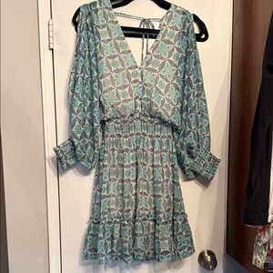 Elegant Floral Patterned Dress in Blue and Gray